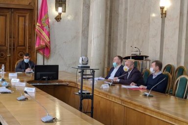 В Кабмине обсудили с регионами вопрос выплат надбавок медикам, работающим с COVID-19