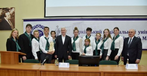 Игорь Терехов обсудил со школьниками проекты развития Харькова