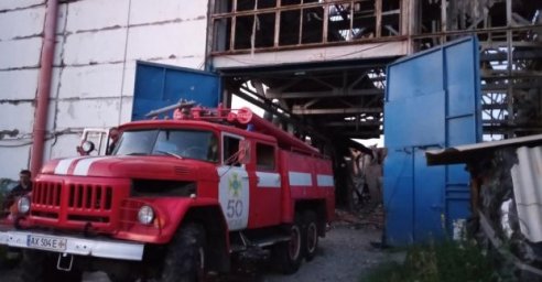 
Харьковские спасатели из-за обстрелов ликвидировали девять пожаров
