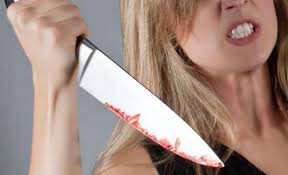 В пьяном угаре после праздников жительница харьковщины исполосовала ножом грудь более молодой соседк