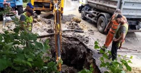 
В Харькове за неделю устранили более 70 повреждений на водоводах
