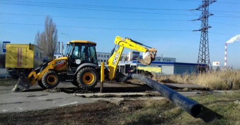 В Новобаварском районе перекладывают сети водоснабжения