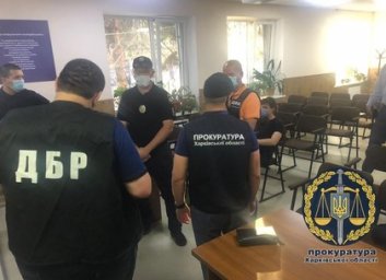 Патрульному, год назад избившему сотрудника развлекательного комплекса, объявили о подозрении