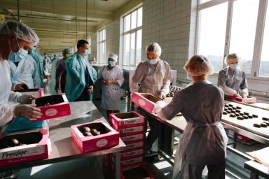 Алексей Кучер посетил одно из крупнейших кондитерских предприятий Харькова