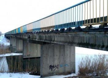 В реке под мостом нашли труп полугодовой дальности