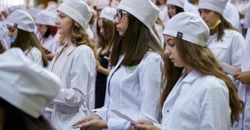 Первокурсников Харьковского медуниверситета посвятили в студенты