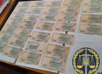 Взятка в 32 тысячи: провал махинации двух чиновников (ФОТО)