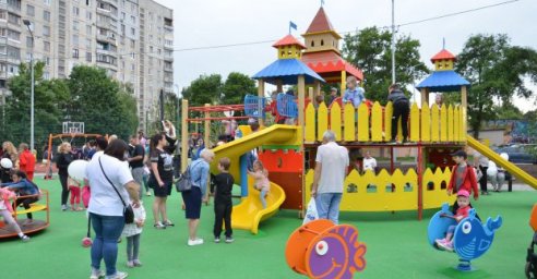 В Киевском районе открыли современную зону отдыха