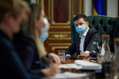 Улучшение эпидемической ситуации в Украине обсудили на селекторном совещании у Президента
