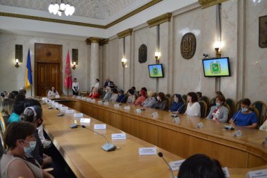 Айна Тимчук вручила государственные награды выдающимся жителям Харьковщины