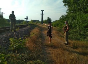 Как украинка мужу в Россию сало несла (ФОТО)