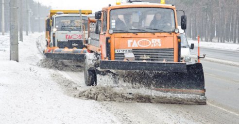 Ночью на дорогах Харькова будут работать более 70
снегоуборочных машин