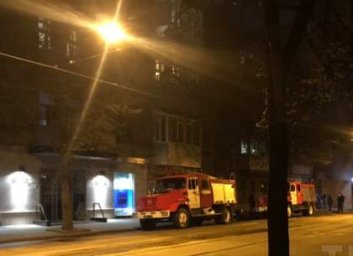 Пожар на Мироносицкой: жильцов спускали по автолестнице (ФОТО)