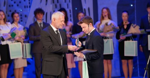 В Харькове наградили лучших учеников года