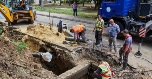 В Харькове продолжают менять сети водоснабжения