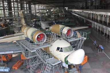 Благодаря передаче в лизинг двух самолетов Ан-140 на &laquo;ХАЗе&raquo; выплатят часть долгов по заработной плат