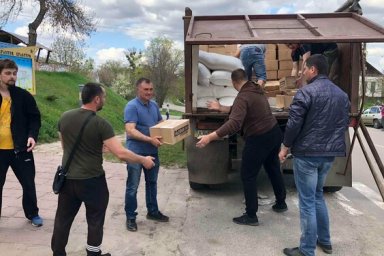 Жители Харькова и области продолжают получать гуманитарную помощь