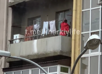 ВИДЕО: В Харькове неадекват ворвался в чужую квартиру через балкон - Очевидцы