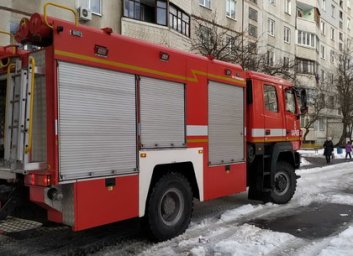 Пожар на Рогани: хозяйка погибла, мать с грудничком спасли (ФОТО)