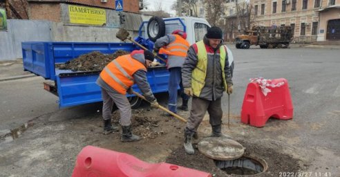 Бригады «Харьковводоканал» ежедневно выполняют
более 50 заявок на чистку сетей