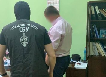 Чиновник Госпродпотребслужбы требовал у подчиненной взятку за должность (ФОТО)