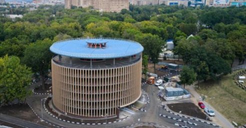 В саду Шевченко открылся многоуровневый паркинг