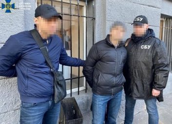 Военный медик за взятку отмазывал от армии (ФОТО)