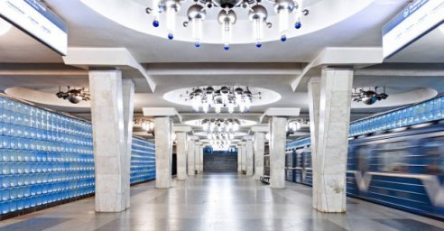 На участке Салтовской линии метро временно остановили движение поездов