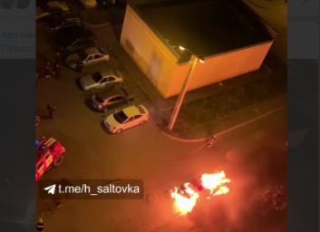 ВИДЕО: Ночью на Салтовке сгорел автомобиль – Telegram