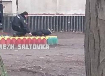 Смертельный полет: парень выпал из окна высотки (ФОТО)