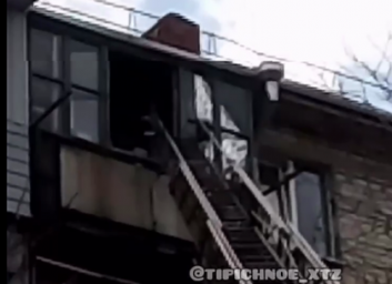 Пожар в пятиэтажке: загорелась квартира (ВИДЕО)