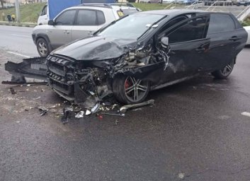 ФОТО: Полиция Харькова устанавливает личность водителя, который совершил ДТП на проспекте Гагарина и