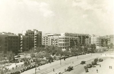 Трамвайная остановка "Госпром". 1930-е годы.