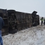 В Харьков пришла зима: автобус на боку и тонны соли для дорог 1