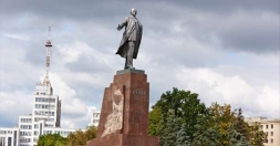 Суд признал распоряжение Игоря Балуты о демонтаже памятника Ленину незаконным