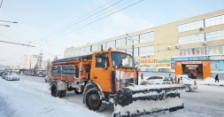 Дороги Харькова расчищают более 200 единиц техники