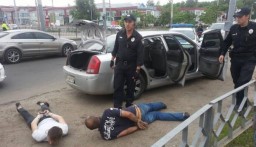 В Харькове полиция с погоней задержала парней, похитивших девушку