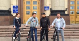 День без авто: местные чиновники и депутаты приехали на работу на велосипеде