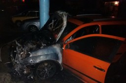 Подробности ночного пожара на Салтовке: уничтожено пять машин