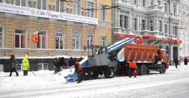 Для посыпания дорог Харькова за сутки использовано более тысячи тонн посыпочных материалов