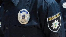 Харьковские патрульные застрелили бездомную собаку, напавшую на ребенка и пожилую женщину