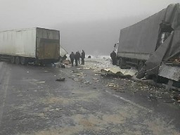 Под Харьковом произошло ДТП с участием нескольких фур (ВИДЕО)