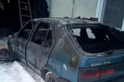 На Баварии сгорела иномарка в гараже (ФОТО)