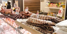 В Харькове разрешено торговать свининой только с мясокомбинатов (уточнено)