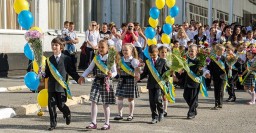 Первоклассники в Харькове идут на каникулы