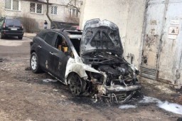 Ночью в Харькове горел автомобиль