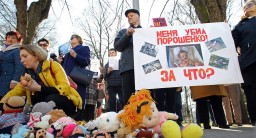 Порошенко в Латвии встретили митингом протеста