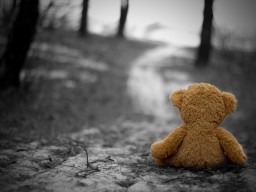 Прогулка обернулась трагедией: под Харьковом ребенка убило мемориальной доской