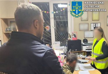 В Харькове мужчина в военной форме и с пистолетом пытался ограбить магазин