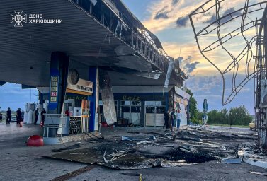 Харківщина під новими атаками РФ: постраждали восьмеро людей, пошкоджені будинки, АЗС та елеватор